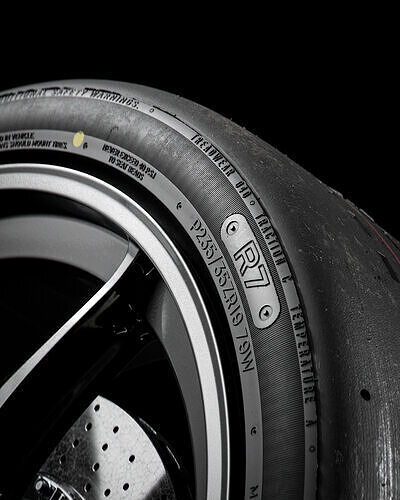 Hoosier R7 235 35 ZR19 3D model 3